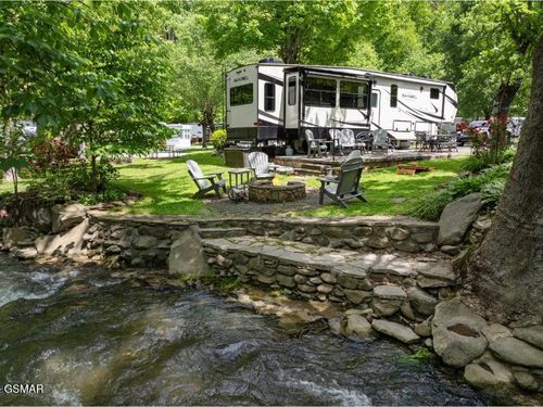 282-4229 E Parkway, Gatlinburg, TN, 37738-6427 | Card Image