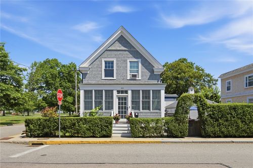 40 W Narragansett Ave, Newport, RI, 02840-3932 | Card Image