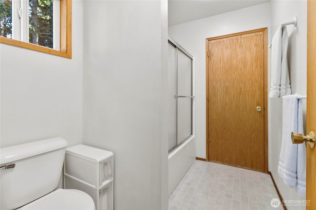 Shared bath between Bedrooms 1 & 2. | Image 15
