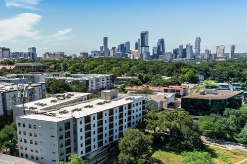 318-2500 Longview St, Austin, TX, 78705-4211 | Card Image