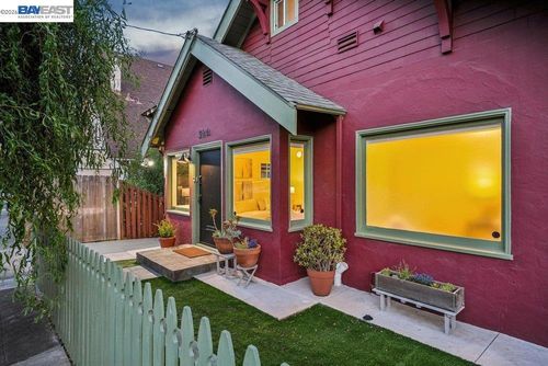 364 Lester Ave, Oakland, CA, 94606-1256 | Card Image