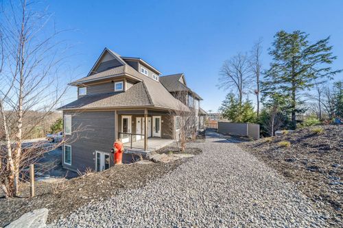 301-2 Tree Tops Lane, Huntsville, ON, P1H0B8 | Card Image