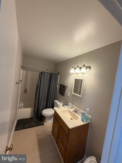 14490 Golden Oak Rd, CENTREVILLE, VA, 20121-2257 | Card Image