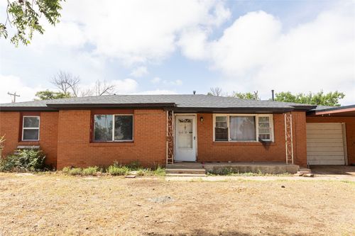 2001 N 7th St, Tahoka, TX, 79373-7108 | Card Image