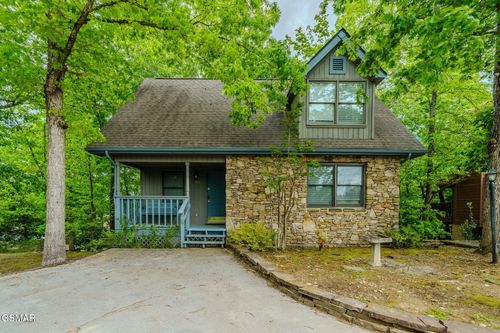 351 Woodridge Way, Pigeon Forge, TN, 37863-4282 | Card Image