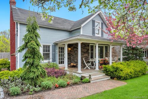 7 Atlantic Ave, East Moriches, NY, 11940-1327 | Card Image