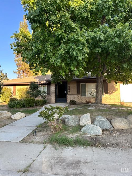 1808 El Portal Dr, Bakersfield, CA, 93309-2753 | Card Image