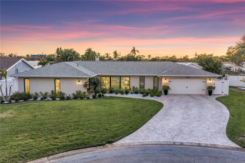 5166 Horseshoe Pl Ne, ST PETERSBURG, FL, 33703-4130 | Card Image