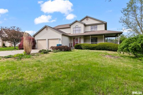 8687 Hilltop Ct, Dawson, IL, 62520-3307 | Card Image