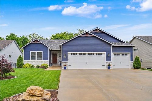 113 Hillside Dr, Baldwin City, KS, 66006-7003 | Card Image