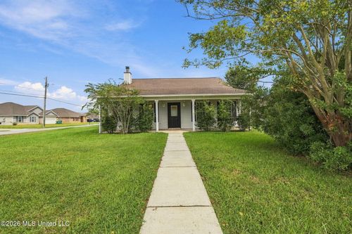 3612 N 9th St, Ocean Springs, MS, 39564-1042 | Card Image