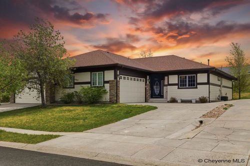 925 Whispering Hills Rd, Cheyenne, WY, 82009-2909 | Card Image