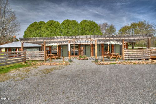 3804 Wears Valley Rd, Sevierville, TN, 37862-8208 | Card Image
