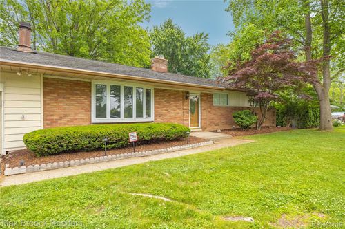 6695 Lahser Rd, Bloomfield Hills, MI, 48301-3203 | Card Image