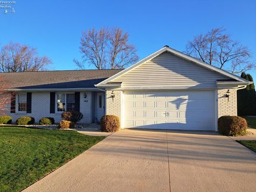 102 Cottage Grove Dr, Fremont, OH, 43420-4062 | Card Image