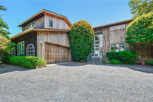 275 Boston Neck Rd, Narragansett, RI, 02882-3107 | Card Image