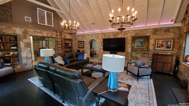 9810 Park Dr, House other with 2 bedrooms, 3 bathrooms and null parking in Helotes TX | Image 8