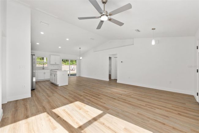 12974 Se 42 Nd Ct, House other with 3 bedrooms, 2 bathrooms and null parking in BELLEVIEW FL | Image 6