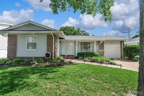 406 Palermo Dr, Ballwin, MO, 63021-6421 | Card Image