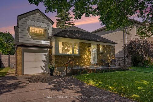 28 Inverleigh Dr, Etobicoke, ON, M8Y3E3 | Card Image