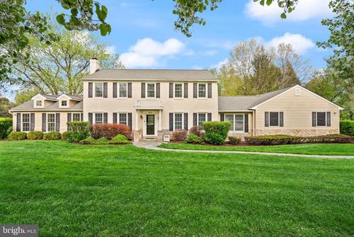 813 Lunenburg Rd, GREAT FALLS, VA, 22066-2807 | Card Image