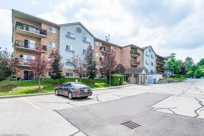 309 - 345 Briarmeadow Dr, Home with 2 bedrooms, 2 bathrooms and 1 parking in Kitchener ON | Image 3