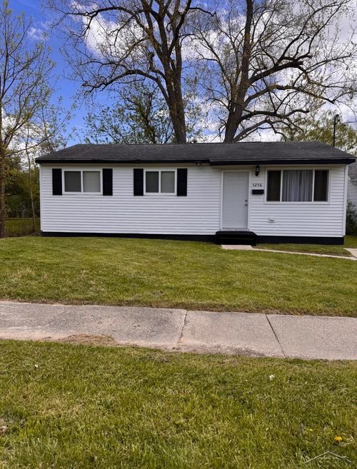 3256 Parkwood Ave, Saginaw, MI, 48601-4415 | Card Image