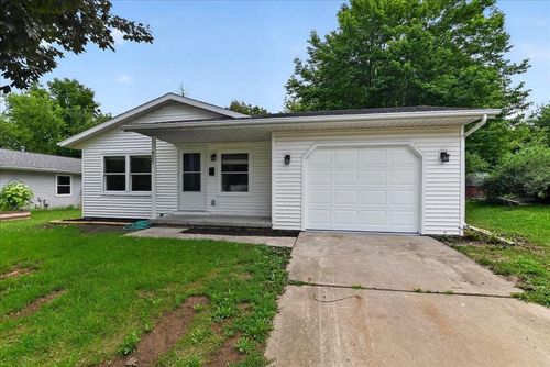 525 Berry St, Stoughton, WI, 53589-2479 | Card Image