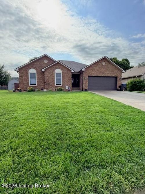 5127 Hunters Point Cir, Louisville, KY, 40216-1485 | Card Image