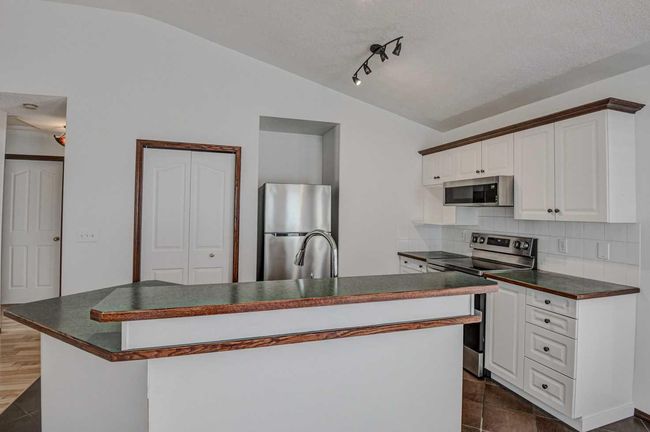 101 Shawbrooke Green Sw, House other with 2 bedrooms, 2 bathrooms and 4 parking in Calgary AB | Image 12
