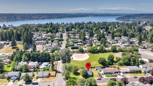 2200 Ne 24th St, Renton, WA, 98056-2253 | Card Image