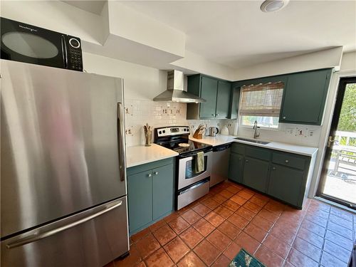 8 Mccormick Rd, Newport, RI, 02840-4314 | Card Image