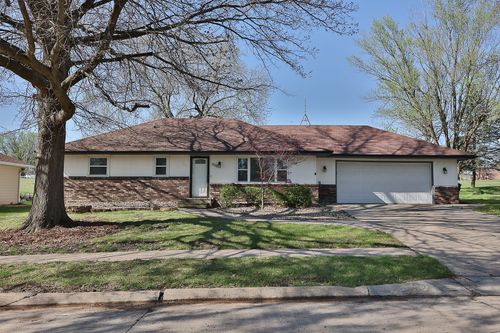 908 Brentwood Dr, Pella, IA, 50219-1005 | Card Image