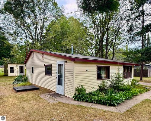 407 Hunter Drive, Lake, MI, 48632 | Card Image