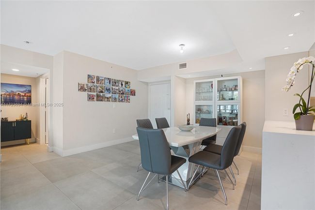 APT-704 - 1155 Brickell Bay Dr, Condo with 3 bedrooms, 2 bathrooms and null parking in Miami FL | Image 15