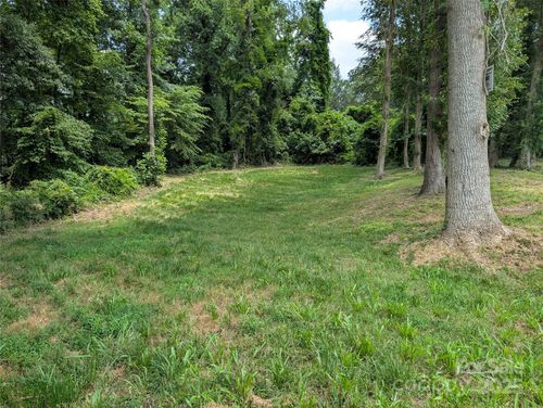 710 Bouchelle St, Morganton, NC, 28655-3015 | Card Image