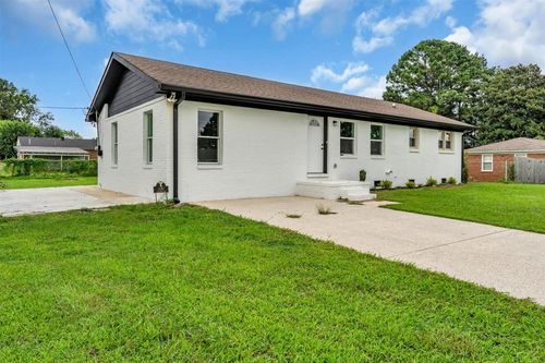 330 Lagoon Dr, McMinnville, TN, 37110-1118 | Card Image