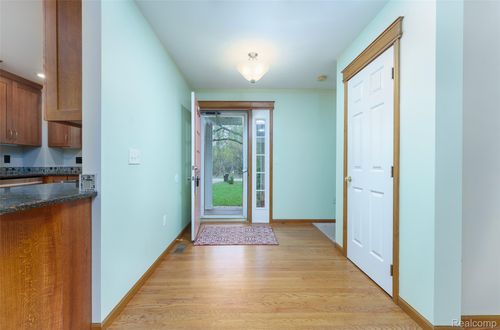 3410 Hogback Rd, Fowlerville, MI, 48836-8543 | Card Image