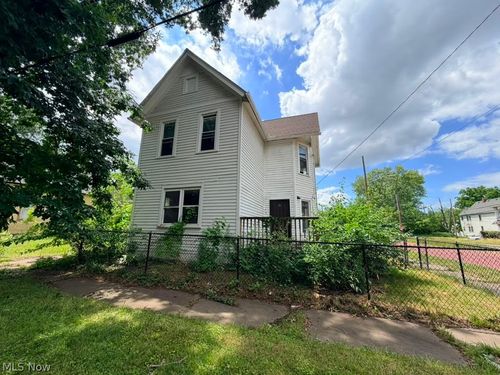 2982 E 67th St, Cleveland, OH, 44127-1461 | Card Image