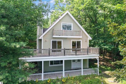 254 Island View Dr, Traverse City, MI, 49696-9314 | Card Image