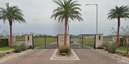 1222 E Chelsea Dr, Palmhurst, TX, 78573-8600 | Card Image