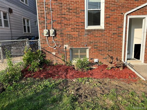 1465 Maryland St, Grosse Pointe Park, MI, 48230-1084 | Card Image