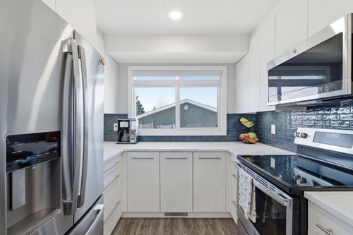 9 Carolina Dr, Cochrane, AB, T4C1C2 | Card Image