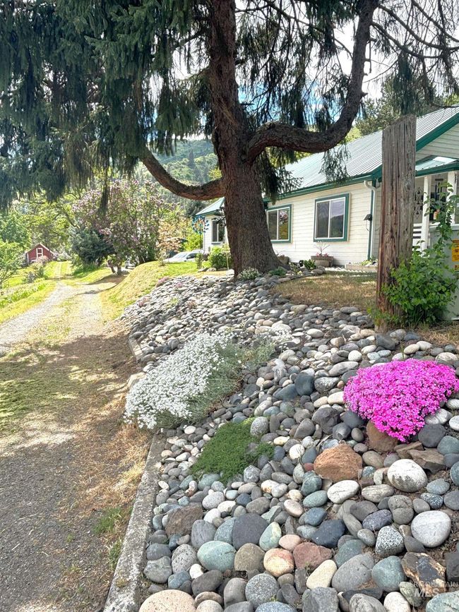 305 3 Rd St, House other with 2 bedrooms, 2 bathrooms and null parking in Juliaetta ID | Image 47