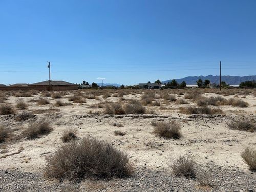 701 Gina St, Pahrump, NV, 89048-3563 | Card Image