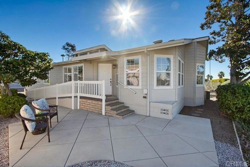 spc-151-525 W El Norte Pkwy, Escondido, CA, 92026-3913 | Card Image