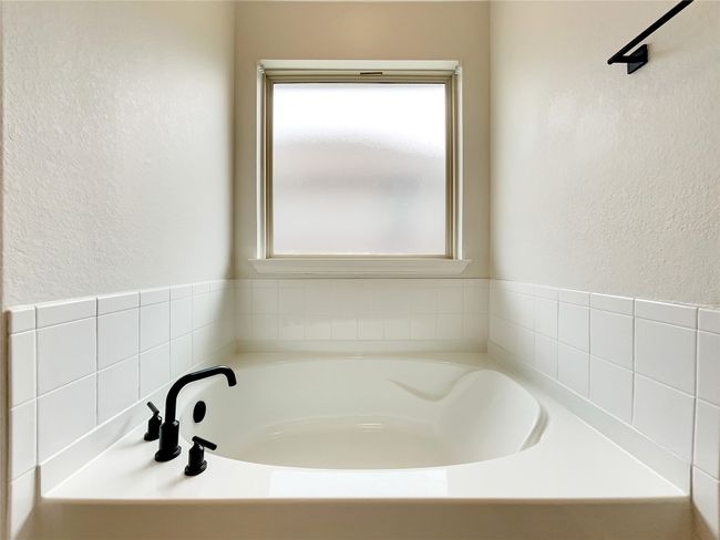 137 Periwinkle Ln, House other with 4 bedrooms, 3 bathrooms and 2 parking in Bastrop TX | Image 21