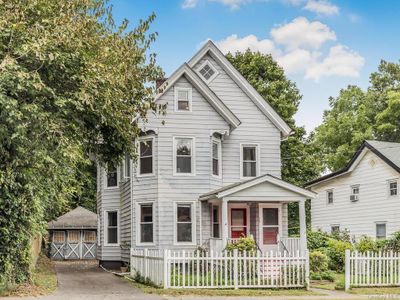 View of front facade with a porch | Image 1