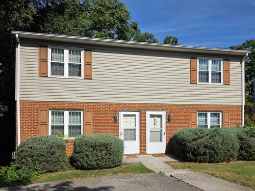 228 Marlou St, Vinton, VA, 24179-2425 | Card Image