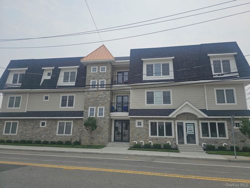 400 Oak St, Copiague, NY, 11726-3124 | Card Image